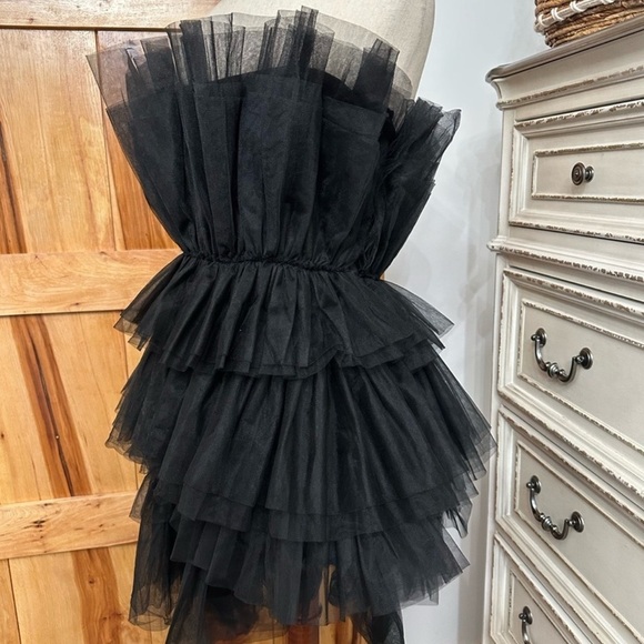 NWOT Elegant Black Strapless Ruffle Tulle Mini
Dress Special Occasion Size M - Picture 5 of 7